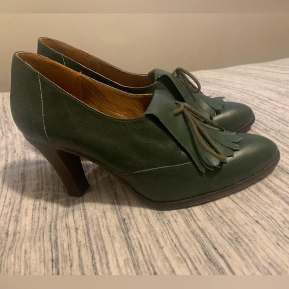 Paregabia Green Leather Heels with Fringe and Laces - Picture 10 of 11